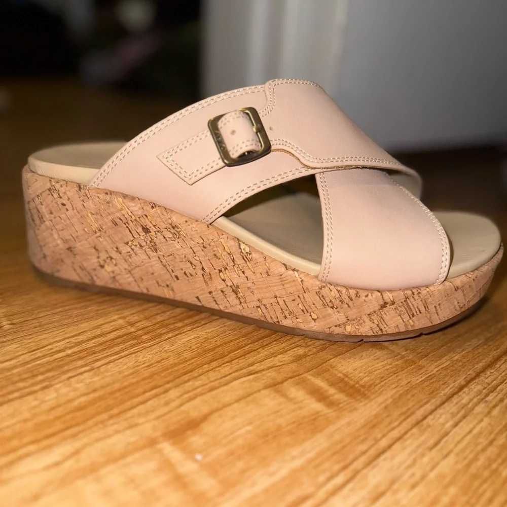 Women’s ABEO Solstice Cross Slide Cuban Sand size 7